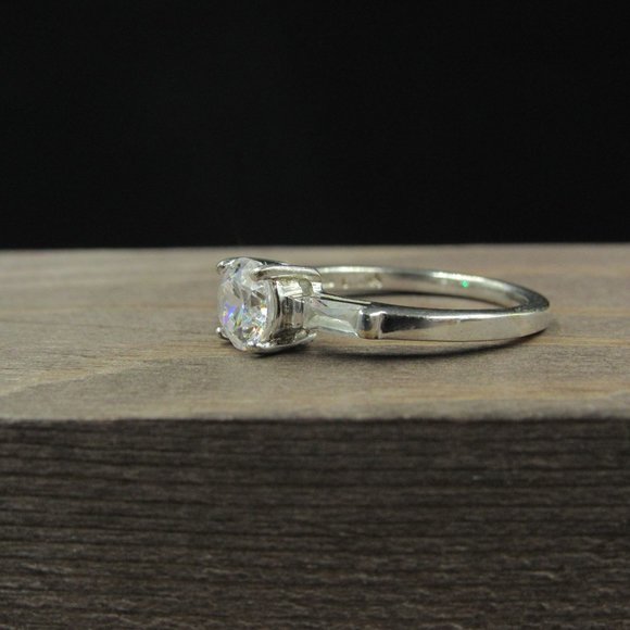 Size 6 Sterling Silver Clear Cubic Zirconia Ring - Picture 2 of 8